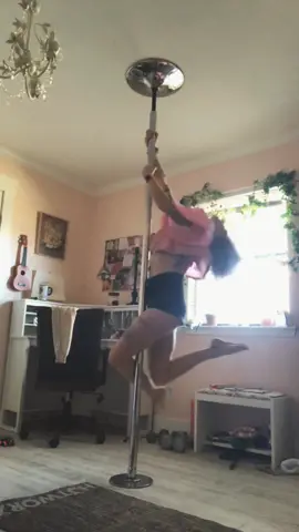 No class today 🙌🏻✨🐝🌱💕 #MusicalMindReader #dayoff #pole #poledance #yoga #cottagecore #fyp #getthelook #fypage #xyzbca