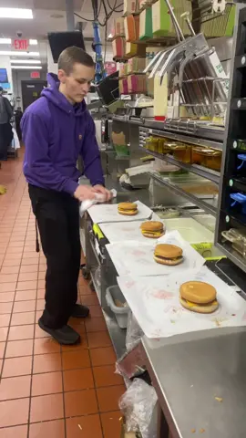 Mcdonald’s Burger warp Challenge VS. @officialgreat1 #fyp #mcdonalds #mcdonaldschallenge  #speed #fast #fastestwrapper