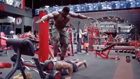 Esy pushaps lagao our duet karo #jojimalik #gymmotivation #goviral #newtrend #tik_tok #larrywheels #itwentlike #Fitness #smiledekedekho #overdoingit