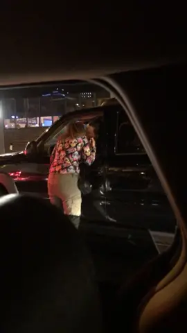 My bffs mom & I made a bet on who would get kissed first, she got outta the car in the middle of traffic before we even hit the bars #fyp #nashville