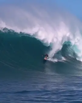 Billy Kemper May have just had the wave of the century 🤯 🎥: Marcus Chambers #wsl #surf #surfing #wave #ocean #bigair #foryou #fyp #sendit