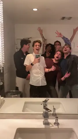 the guy at the end... 😂 w/ @the.mcfarlands, @alexojeda, @ghosthoney, @thisaintjay & @jaymendoza