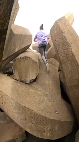 What would happen if you tried this 😨😨 @brodiepawson #parkour #jump #whatithought #dontlookatme #yellow #pants #rocks #chase #pov #viral #almostdied