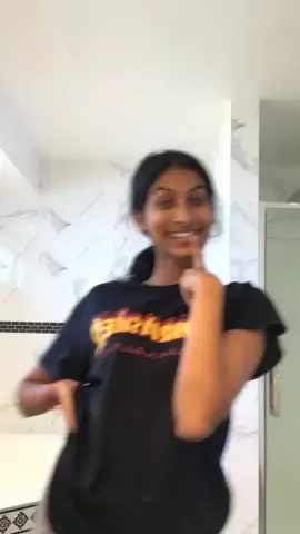 #isweartogodilllikethis u can see the moment I try to stop myself from smiling at the notification#dance #brown #srilankan #foryoupage #xyzbca  #fyp