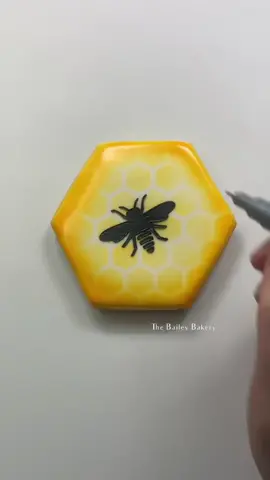 Who’s having a Beeutiful day? #decoratedcookies #bee #satisfying