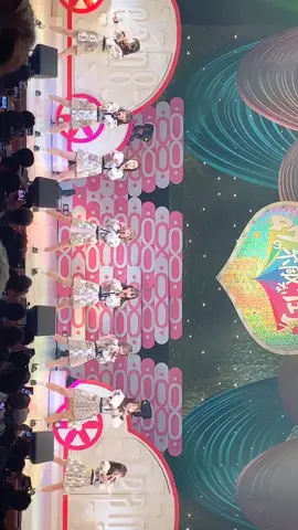 遠目でもゅぃゅぃ可愛い #坂口渚沙 #小栗有以 #髙橋彩音 #下尾みう #大西桃香 #吉田華恋 #山田杏華 #宮里莉羅 ♪セブンティーン #AKB48 #チーム8 全国ツアー 佐賀公演 撮影タイム #私の正月2020  #3150