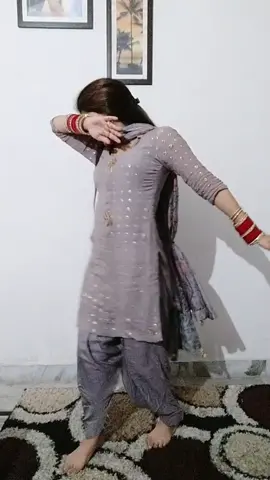 🙈🙈🙈#bhangra #suit #divyatalwar10 #divrooh #mr_and_mrs_gupta #1million @tiktok @tiktok_india