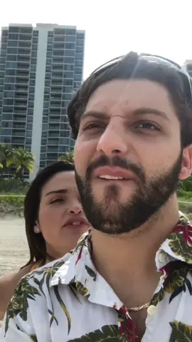 No puedo disfrutar la playa en paz... @fefioliveira #cuaimalogia