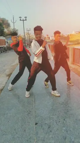 yummy 😋 with @_.wild._.peace._  @vishal_davis8010 #viral #foryou #trending #dance #danceindia #justinbieber #ayushdavis #india #boyschallenge