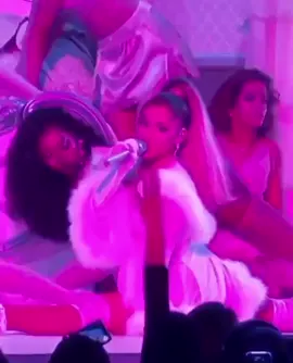 this performance was absolutely amazing🥰💞 (ps sorry for the bad quality) #fyp #foryoupage #arianagrande #arinator #gotolook