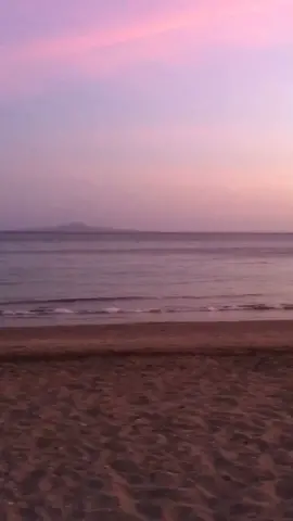 Uhhhh the beach was so pretty tonight???? #fyp #beach #egirl #aesthetic #Summer #sunset #ihaveseveralchildreninmybasment #nz #fyp