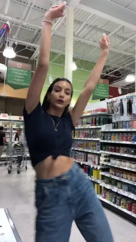 My mom wanted to leave so bad she was like “DALE”🏃🏻‍♀️💨😂😂😂😂💙 #fyp #foryou #W2Step #laminarflow #topdog