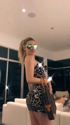 i wish it was this easy to get ready 🙈 #Two10s