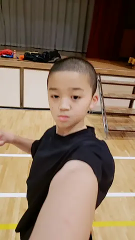 @【髙橋家】⭐️ヒサ⭐️ヒナ⭐️ の動画を観てやってみた🏐#俺の休日スポーツ #tiktok教室 #tiktokサークル選手権 #バレーボール #息子 #サーブ #おすすすめにのりたい