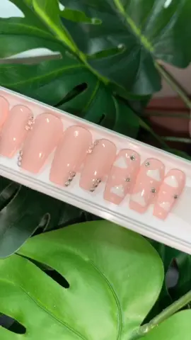 Habt ihr Namensvorschläge?🤍 Die gibt es ab morgen 15:00 Uhr in meinem Shop☺️ #fyp #foryou #nails #fürdich #pressonnails