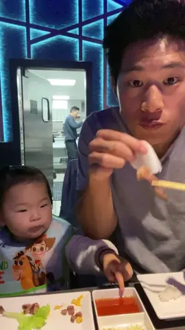 I demonstrate how to eat Korean BBQ, while @hungrysarang eats just the sauce 😂 #mukbang #Foodie #hungry #eat #food  #FoodLover #tiktokfood