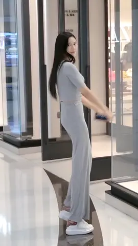 look  at me ，please！#街拍美女 #chinesegirls #无敌大长腿 #beautifulgirl #prettygirl #大长腿来袭 #dance #dancegirl