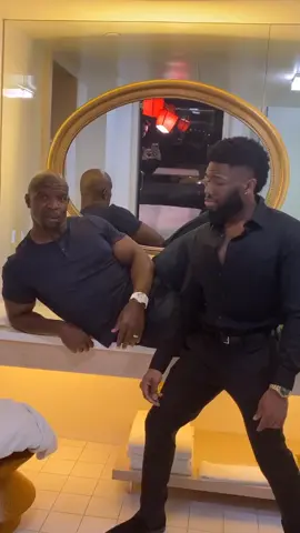 No more hip hop ... only pec pop @_jenoah_