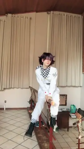 Trying againnn @the.masked.cosplayer 💖 (pls dont flop i almost fell off the handrail) #themaskedcosplayer #kokichiouma #kokichioumacosplay #fyp #drv3