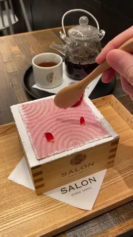 マスに入ったいちごパフェ！ #カフェ巡り #値段やお店の場所はインスタにのせています