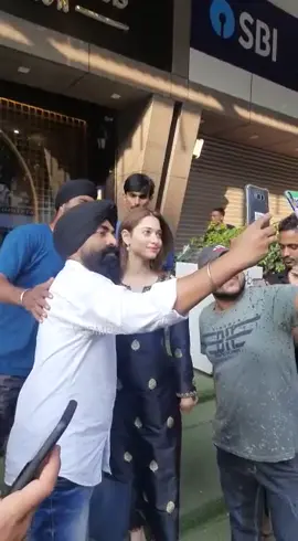 Baahubali actress Tamannaah Bhatia spotted leaving a salon in Bandra ❤️❤️ #MatteInkChallenge #voompla #bollywood #tamannah #tamannaahbhatia #trending