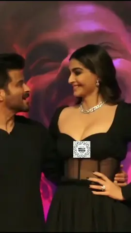 papa ke Liye Beti Kabhi Badi Nahi Hoti💕❤#stargazing #bollywood_newso #bollywood #anilkapoor #daugther #papa #Love #sonamkapoor