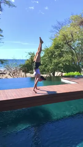 I’m on vacation!!! 😍🤸🏻‍♀️ Where do you think I am?! 🙈