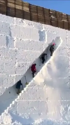 When the lift queue is too long ❄️🙄❄️ (📸 IG: boludortrack) #extreme #snow #extremesports #powder #skiing #snowboarding #epic #fyp #xyzcba #climb