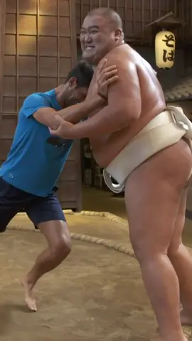 Not sure about this #defyinggravity effort tbh 🤨 #sport #tennis