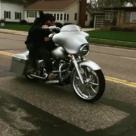 #harley #rideitlikeyoustoleit #wheelie #fyp #streetglide #danglingchain