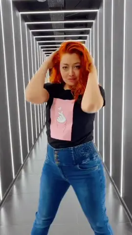 Крути попой это полезно для настроения 😂😂😂