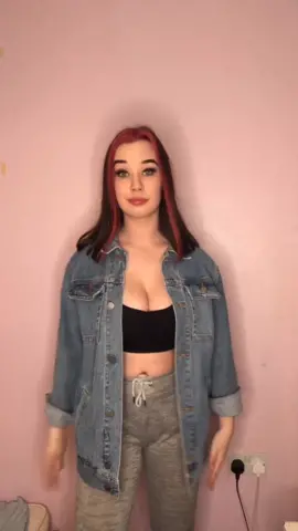 I legit did this dance the other day but I love it so ima do it again 🤭