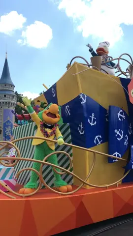 ready to party 🎉 #WDW #magickingdom #disney #parade #donaldduck #waltdisneyworld