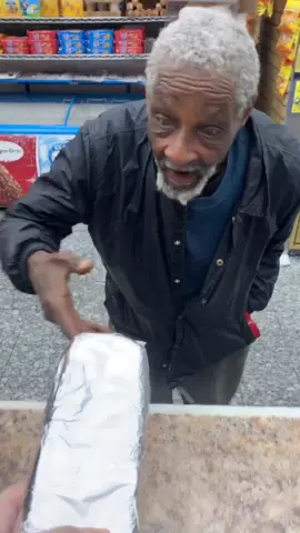 He hasn’t ate food in 2 days 😢 it’s sad people won’t give him food or money 🥺 , Pray For him 🙏 #foryou #help #homeless #hungry