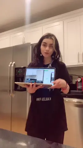 Hi twitch chat you look so good here