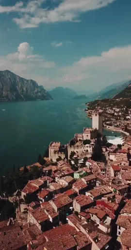 Good memories from last years trip to Lago do Garda, #Italy 🌊 #drone #travel Insta: @lotter_live
