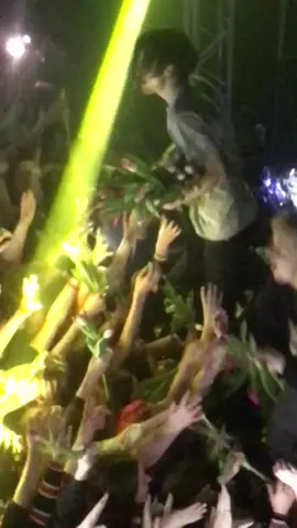 Кроюша Бледный раздавал всем девочкам тюльпаны😍🤤🔥#рекомендации #пошлаямолли #тренды #ижевск #супермаркет