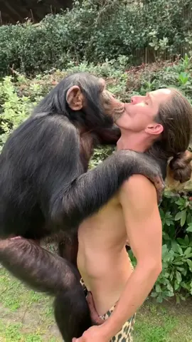 Best Friends! 🧡 @myrtlebeachsafari #chimp #myrtlebeach