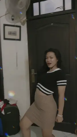 nyoba doang, ade gua yg videoin.#fyp #foryoupage #girl #nyoba #newtrend #uh #gasukayaudah #duetin #dance #backsidechallenge #yuk #fypage follow me+