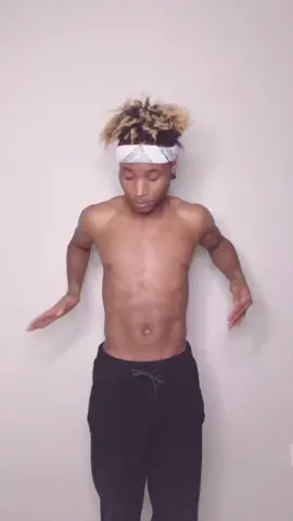 Just something smooth to watch while you’re in quarantine 🙏🏽 This whole song is actually beautiful 😊 Link in bio ‼️ Excuse my hair 🤣