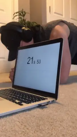 I wanted to try something new. If anyone has an idea how to make the video smoother please let me know :) #plankchallenge #loop #fyp