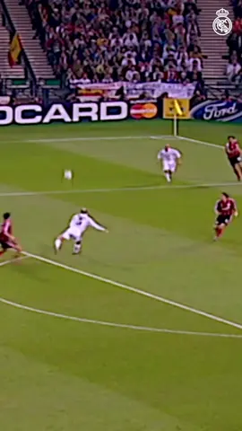 🤩 Where were you when Zidane scored this beauty to help us win La Novena - our NINTH European Cup? #HalaMadrid #YoMeQuedoEnCasa #StayHome #Zidane
