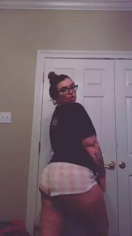 I can’t dance😂💀#ButterGlossPop #fliptheswitch #artistsoftiktok