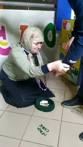 наглая попрошайка #бабушка #бабуля #социалка #попрошайка #бабуляжгет #внук #врек #втоп #вленту #врек