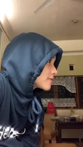 Versi bule mau buang sampah wkwk