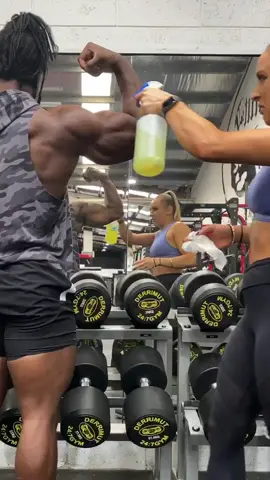 I CANT BELIEVE SHE DID THIS!!!!WOW!!!@kaylanellaa #Fitness #health #strong #lift