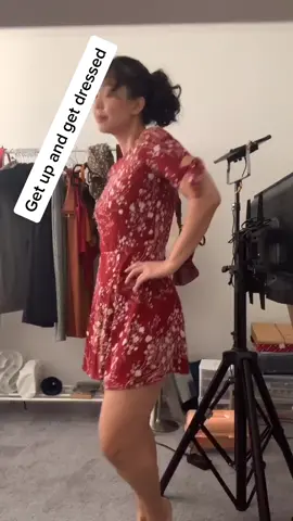 #wfh still get dressed, stick to a schedule ❤️ #wegotthis #selfisolation #quarantinelife #MentalHealth #healthcoach #nutritionist #over30