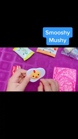 Smooshy Mushy are so awesome 😀#smooshymushy #smooshy #mushy #tiktokreviews #yulu #smooshymushy #daynagirlworldtoys #toys#youtuber #influencer #friend