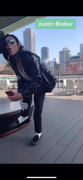 How Singers Stub Their Toe #michaeljackton #billieeilish #rihanna #chrisbrown #mj #shawnmendes #justinbieber #brunomars #kingofpop #moonwalker #meme