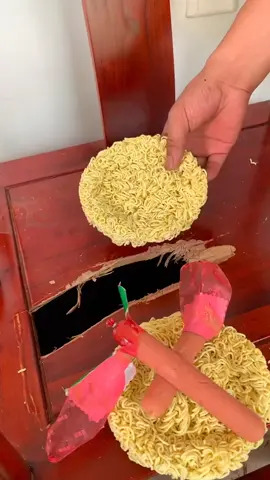 Thánh Mì Tôm sửa tất cả mọi thứ chỉ bằng Mì Tôm. Follow để xem video mới <3#kenhsangtao #d#DIYthucong #handmade #creator #funny #haihuoc #trending